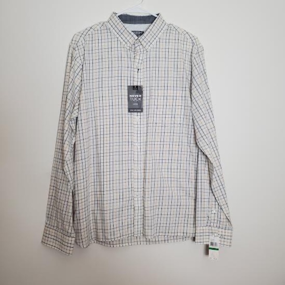 Van Heusen Other - NWT Van Heusen Never Tuck Button-down Long Sleeve Shirt.